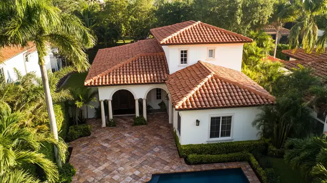 Beginner's Guide: How to Pick a Roofer in Florida